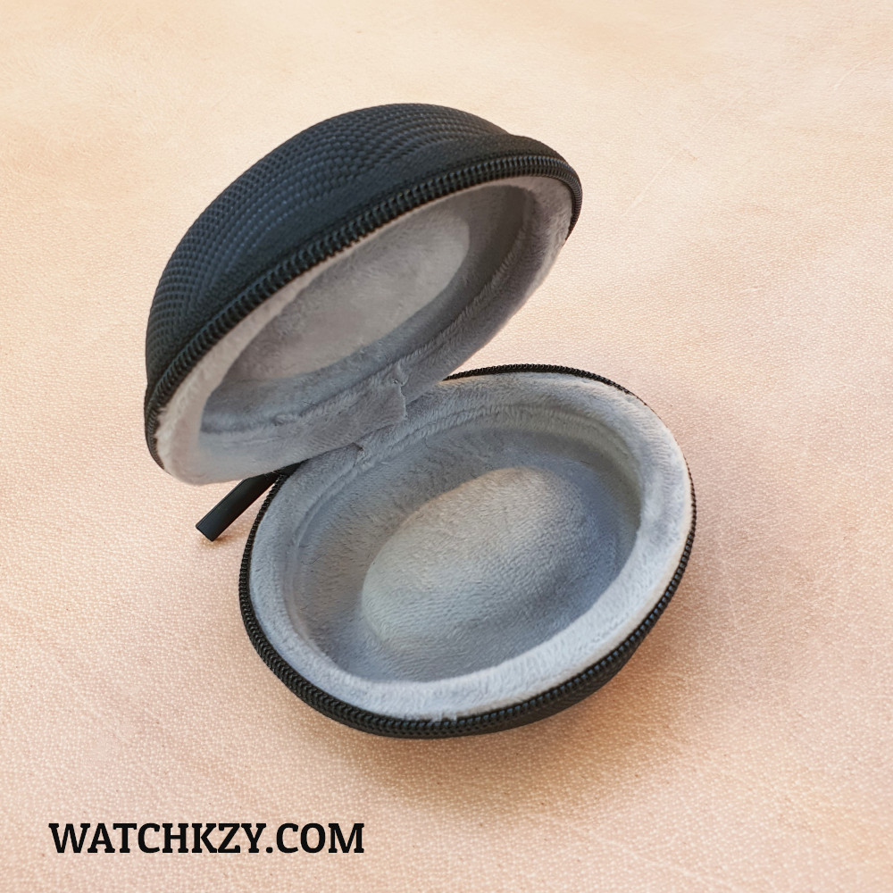 Travel watch case : product image