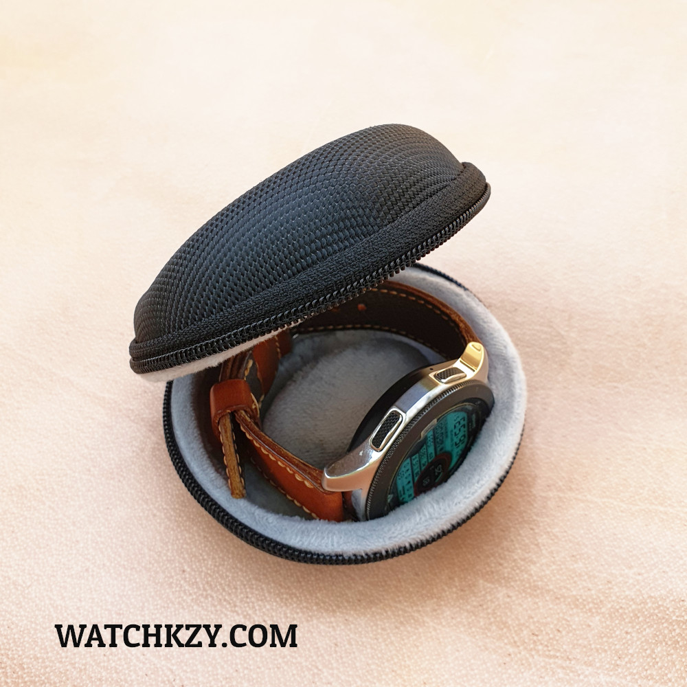 Travel carry watch case : leather strap watch