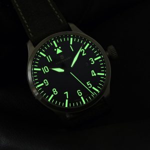 Nav B-Uhr 44 date vintage grey Lume Shot