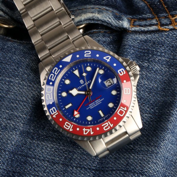 Steinhart Ocean One GMT Blue-Red PEPSI Ceramic Blue Dial Closed up 2