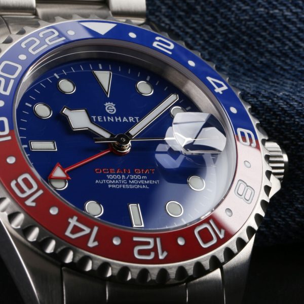 Steinhart Ocean One GMT Blue-Red PEPSI Ceramic Blue Dial Closed up 3